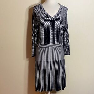Spense Black and White Long Sleeve V-Neck Knit Dress. Very comfortable and cozy.